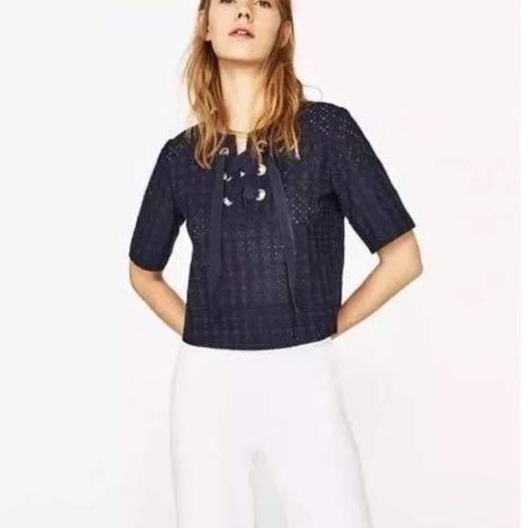 ZARA | Basic Eyelet Cropped Blouse - Picture 3 of 6